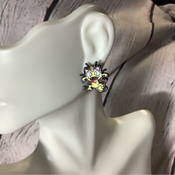 Poke-man Stud Earrings - Picture 6 of 6